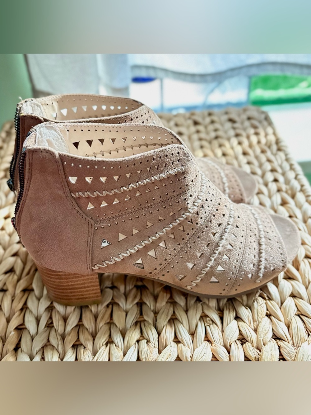 Not Rated Brand Lazer Cut Peep Toe Chunky Heels. Women’s 8.5